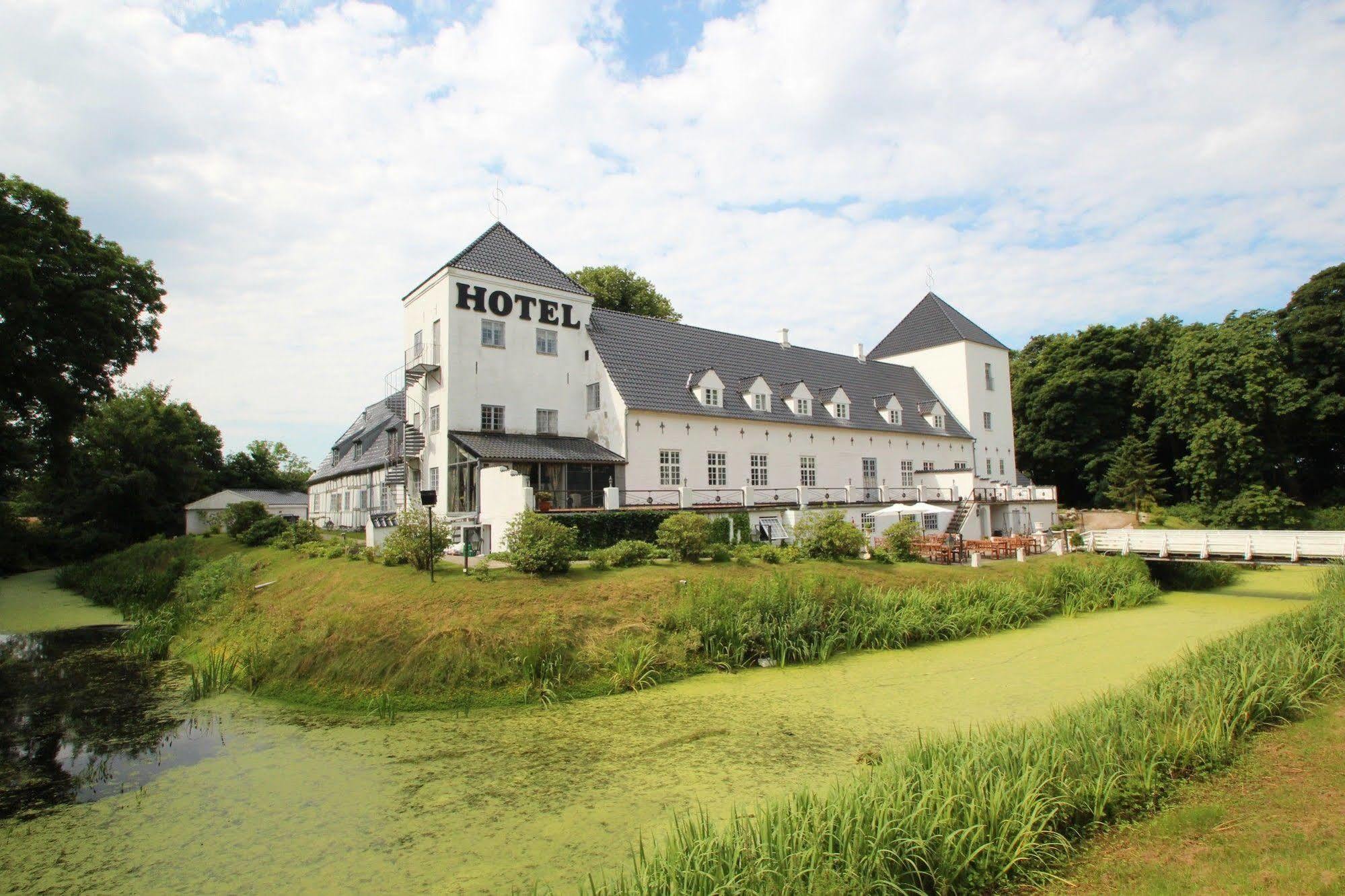 Vraa Slotshotel Hotel 4*